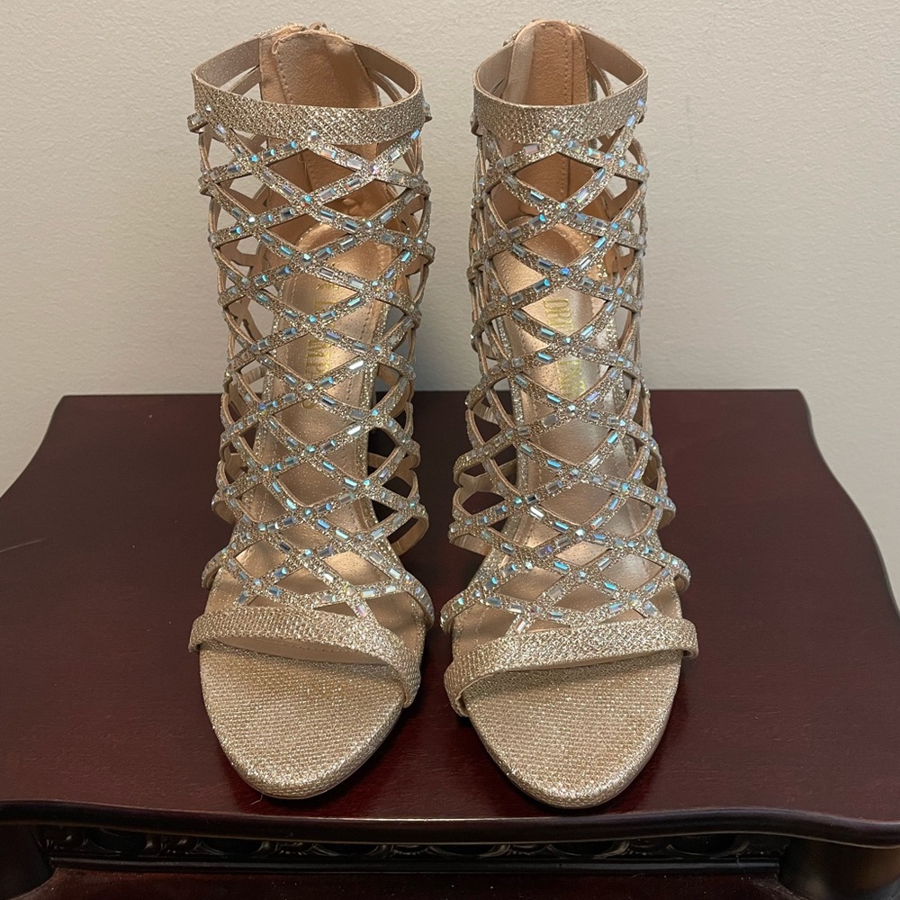 DREAM PAIRS Women's Rhinestone Heels